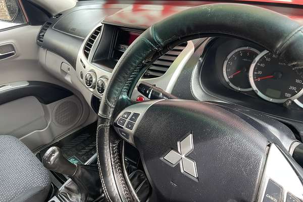 2011 Mitsubishi Triton GLX-R MN 4X4