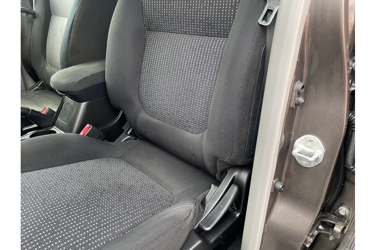 2011 Mitsubishi Triton GLX-R MN 4X4