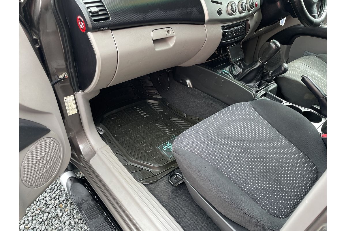 2011 Mitsubishi Triton GLX-R MN 4X4