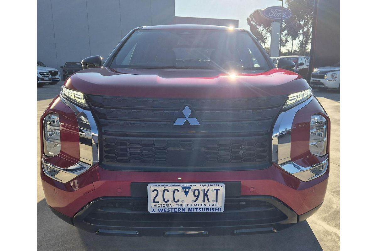 2024 Mitsubishi Outlander Black Edition ZM