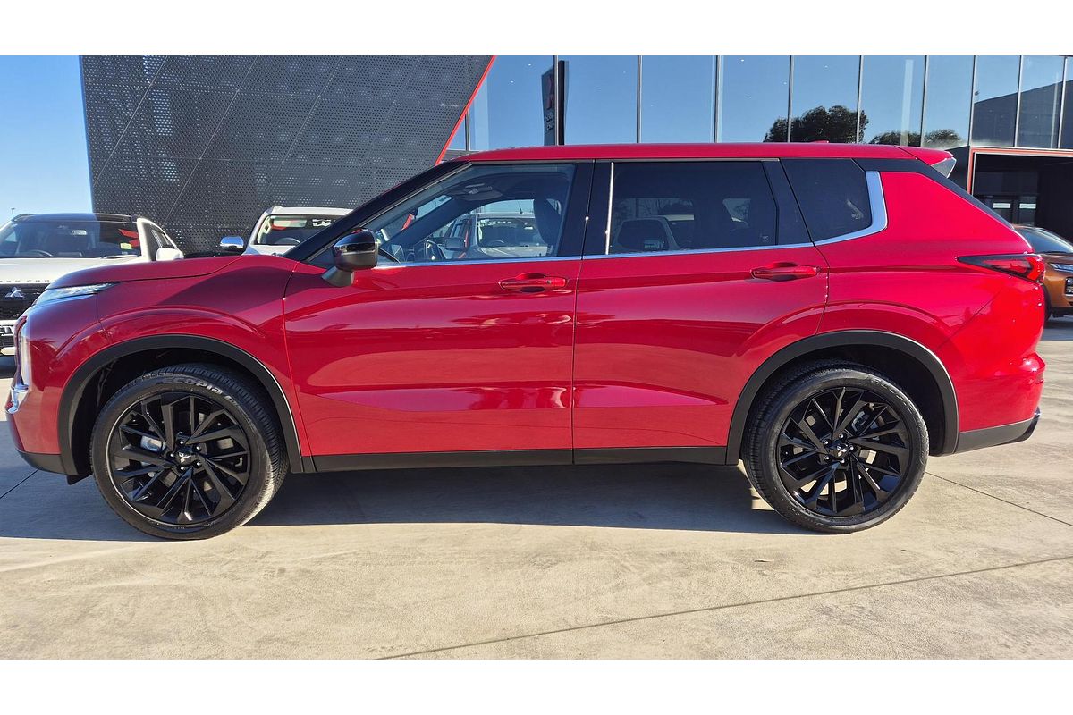2024 Mitsubishi Outlander Black Edition ZM