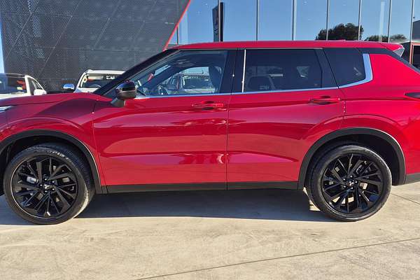 2024 Mitsubishi Outlander Black Edition ZM