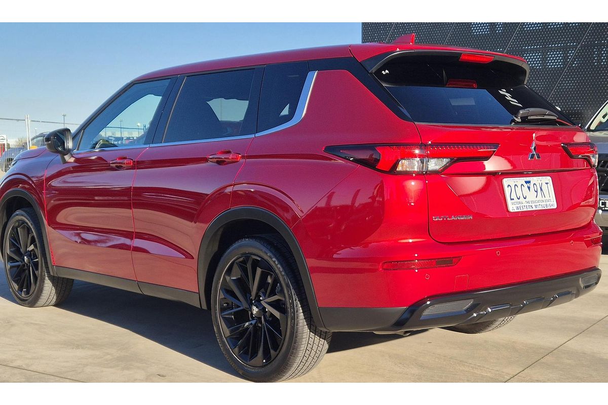 2024 Mitsubishi Outlander Black Edition ZM
