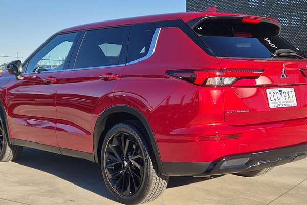 2024 Mitsubishi Outlander Black Edition ZM