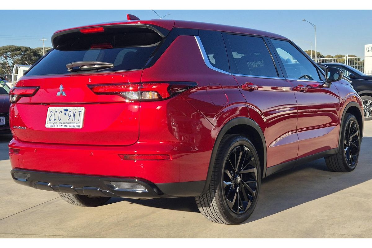 2024 Mitsubishi Outlander Black Edition ZM