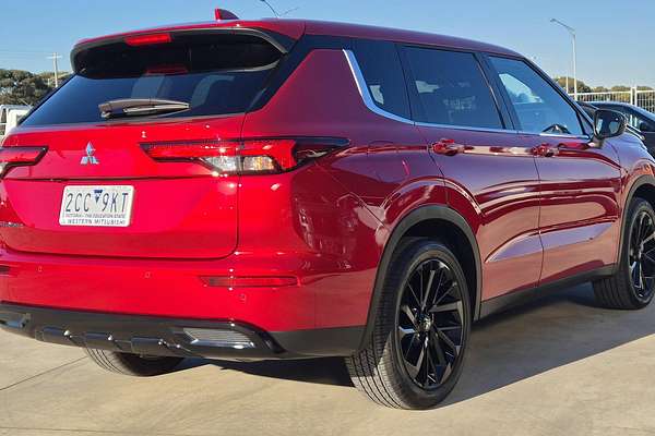 2024 Mitsubishi Outlander Black Edition ZM