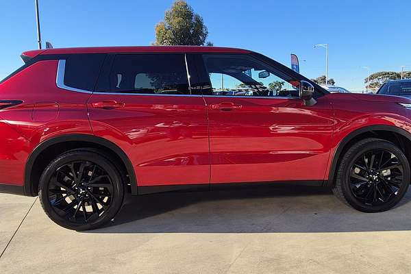 2024 Mitsubishi Outlander Black Edition ZM