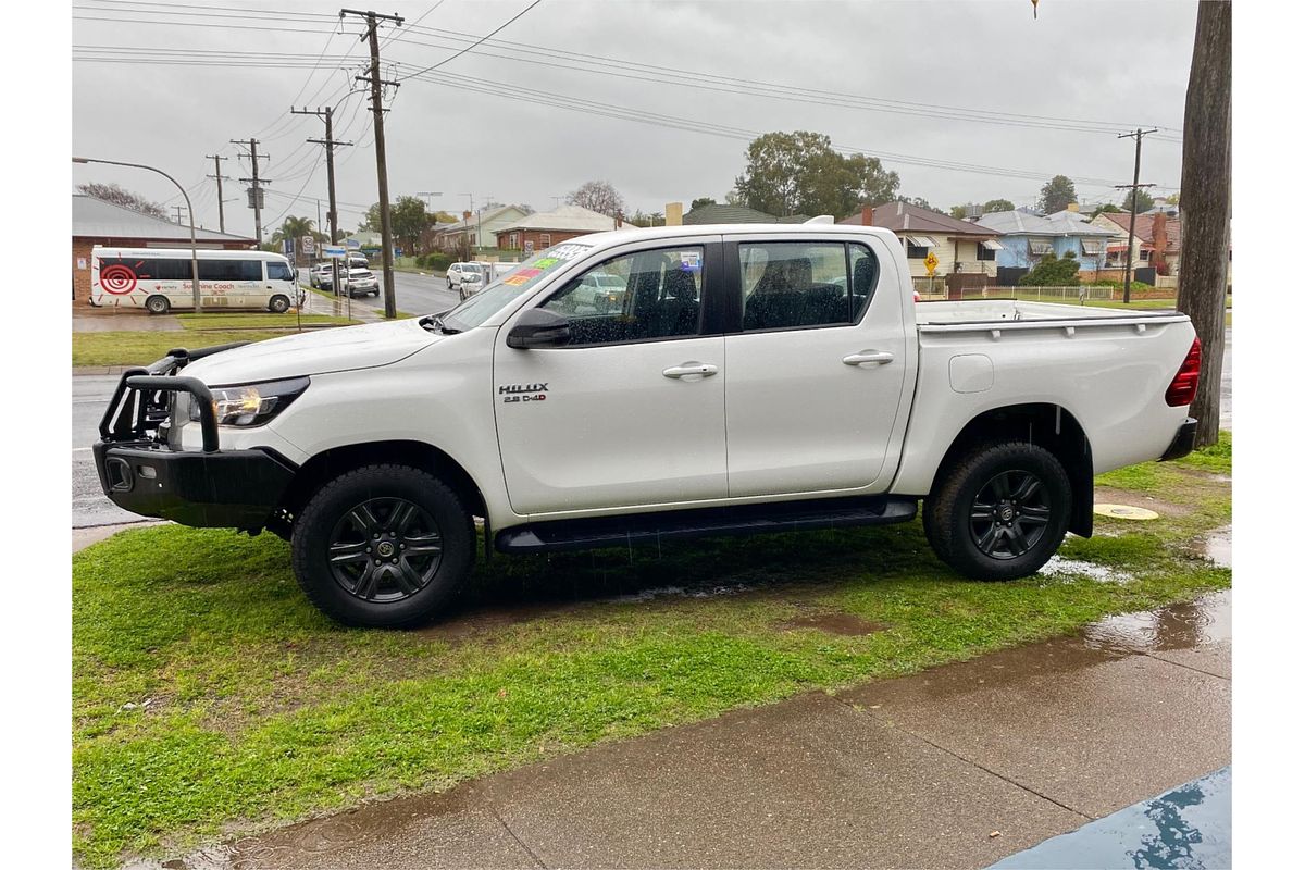 2024 Toyota Hilux SR 48V GUN126R