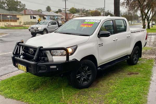 2024 Toyota Hilux SR 48V GUN126R