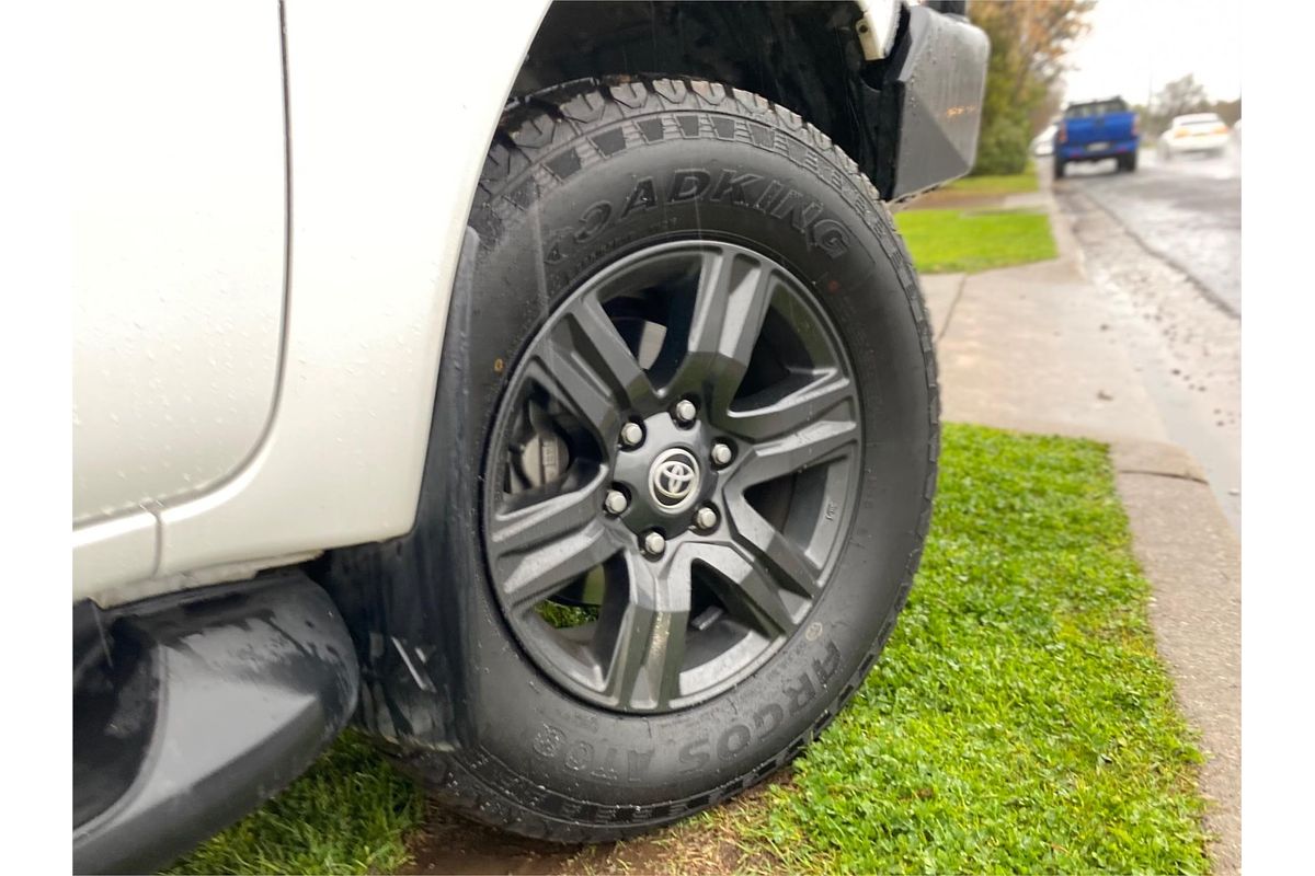 2024 Toyota Hilux SR 48V GUN126R