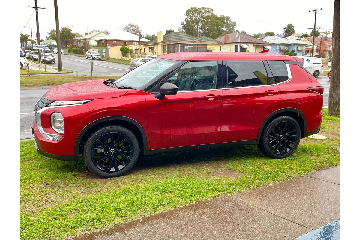 2023 Mitsubishi Outlander LS ZM