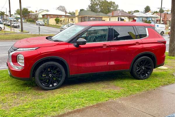 2023 Mitsubishi Outlander LS ZM