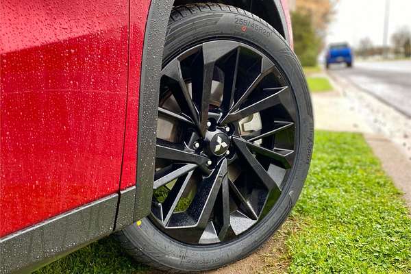 2023 Mitsubishi Outlander LS ZM