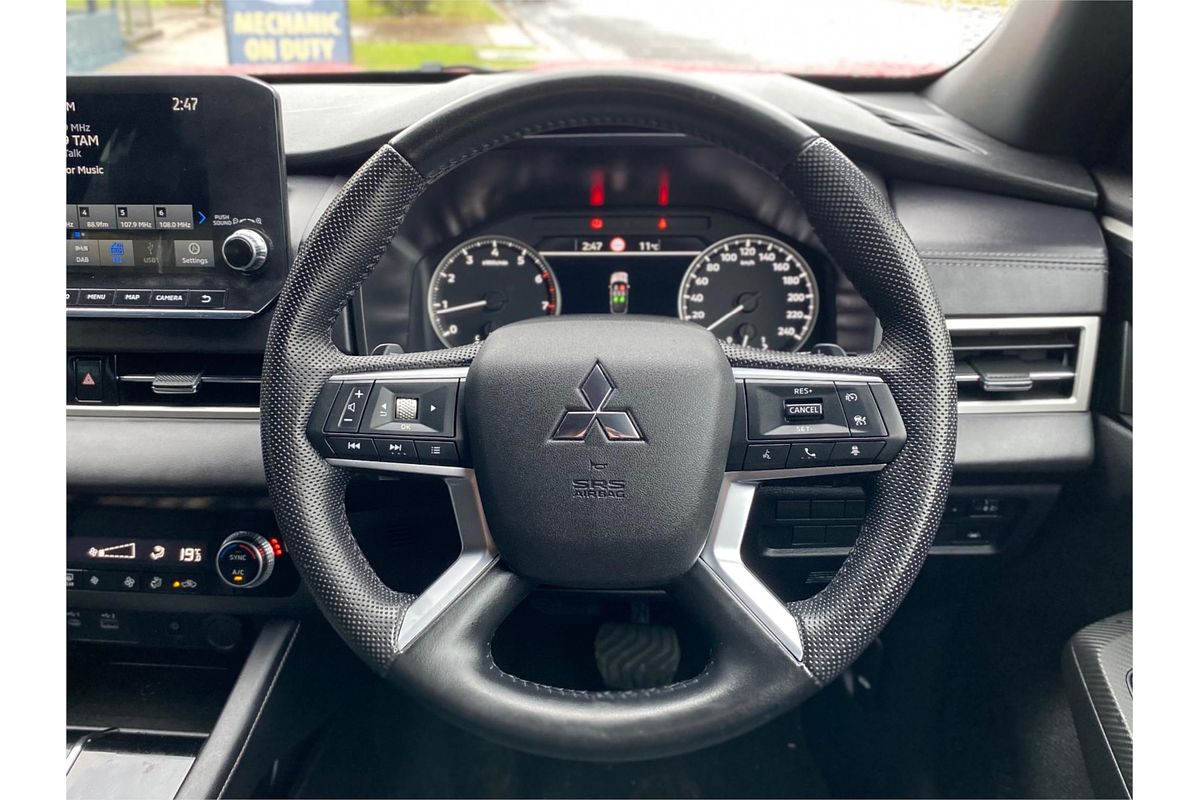 2023 Mitsubishi Outlander LS ZM
