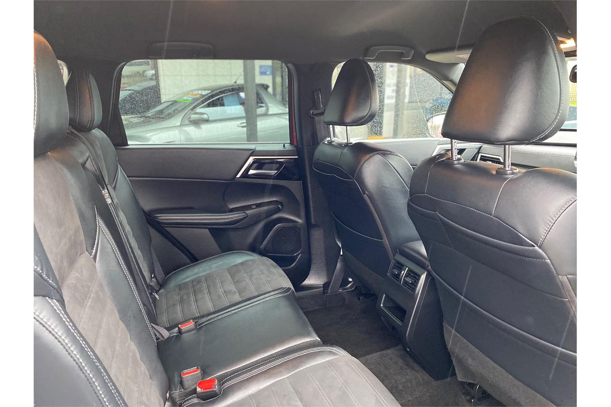 2023 Mitsubishi Outlander LS ZM
