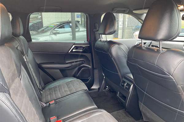 2023 Mitsubishi Outlander LS ZM