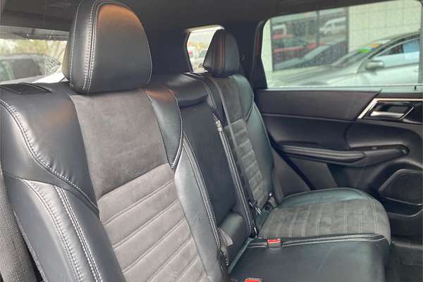 2023 Mitsubishi Outlander LS ZM