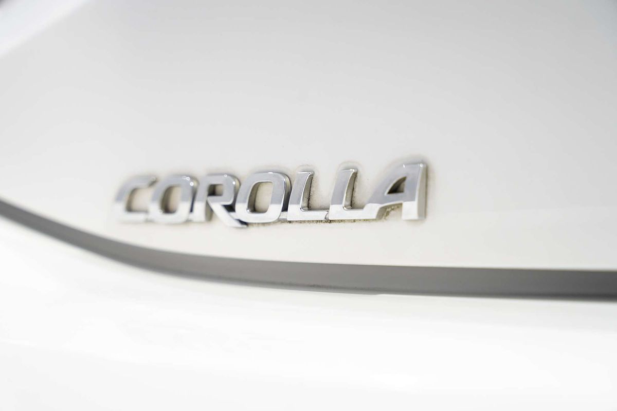 2018 Toyota Corolla SX Hybrid ZWE211R