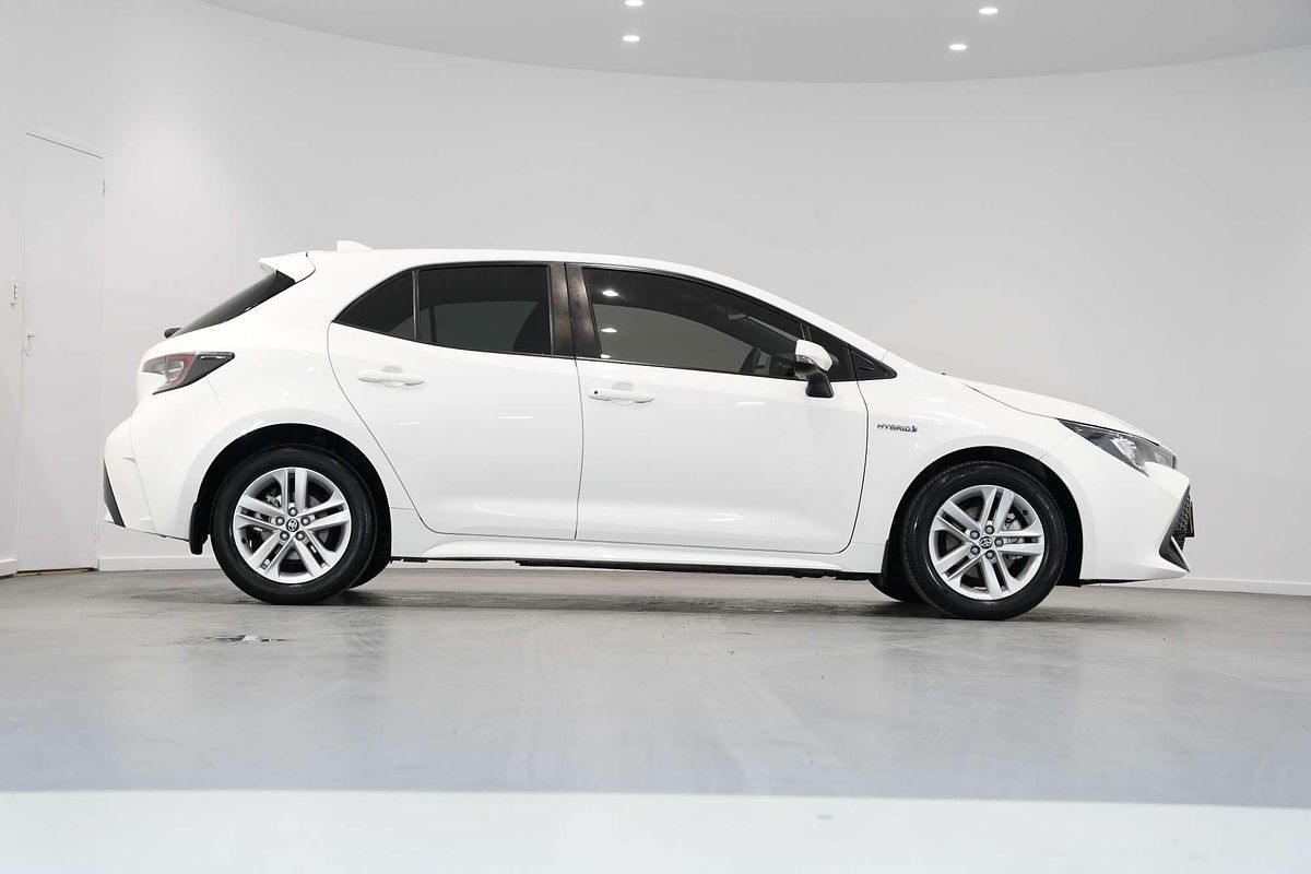 2018 Toyota Corolla SX Hybrid ZWE211R