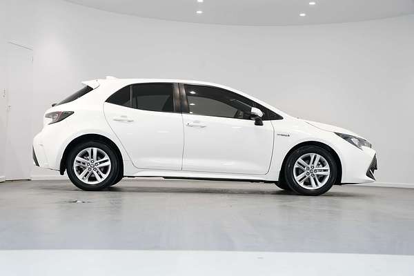 2018 Toyota Corolla SX Hybrid ZWE211R