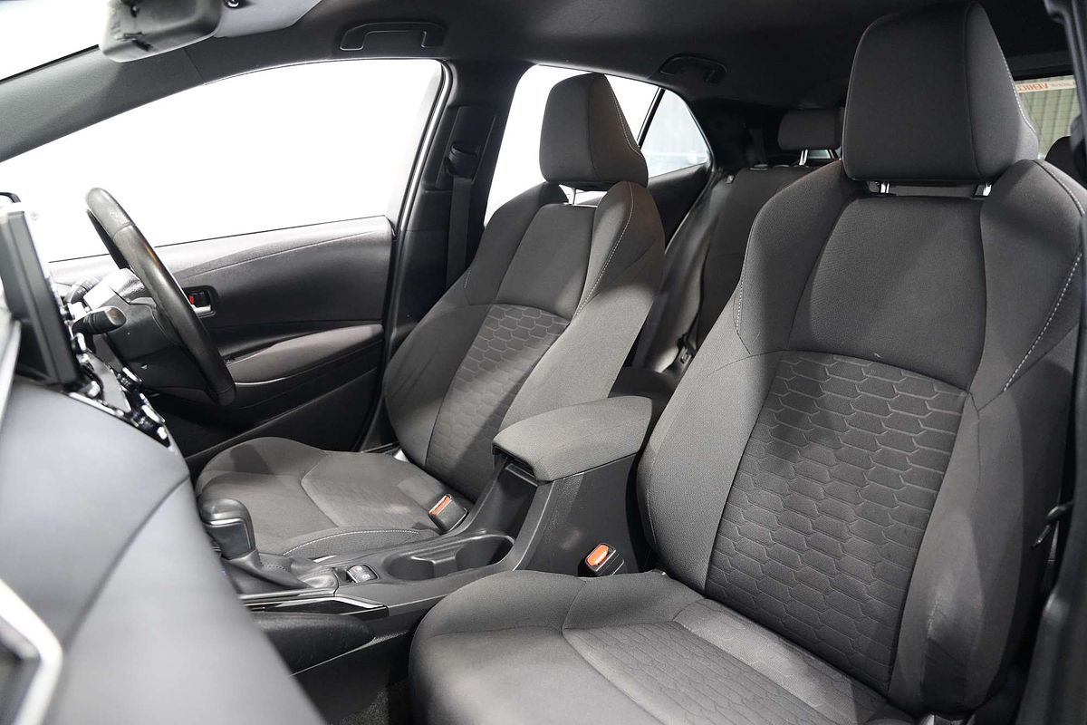 2018 Toyota Corolla SX Hybrid ZWE211R