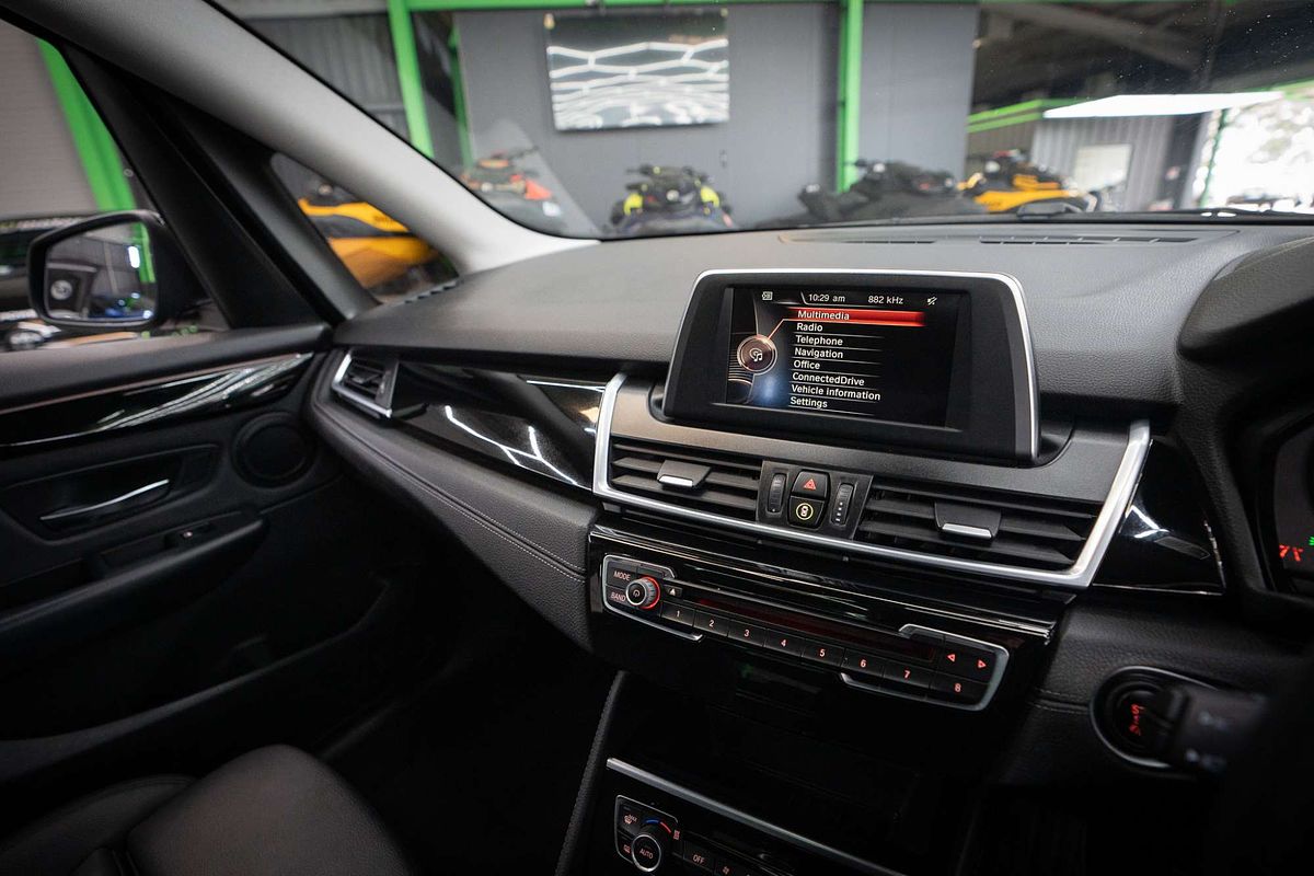 2015 BMW 2 Series 218d Sport Line F45