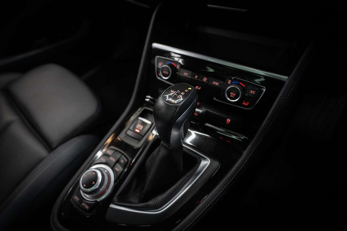 2015 BMW 2 Series 218d Sport Line F45