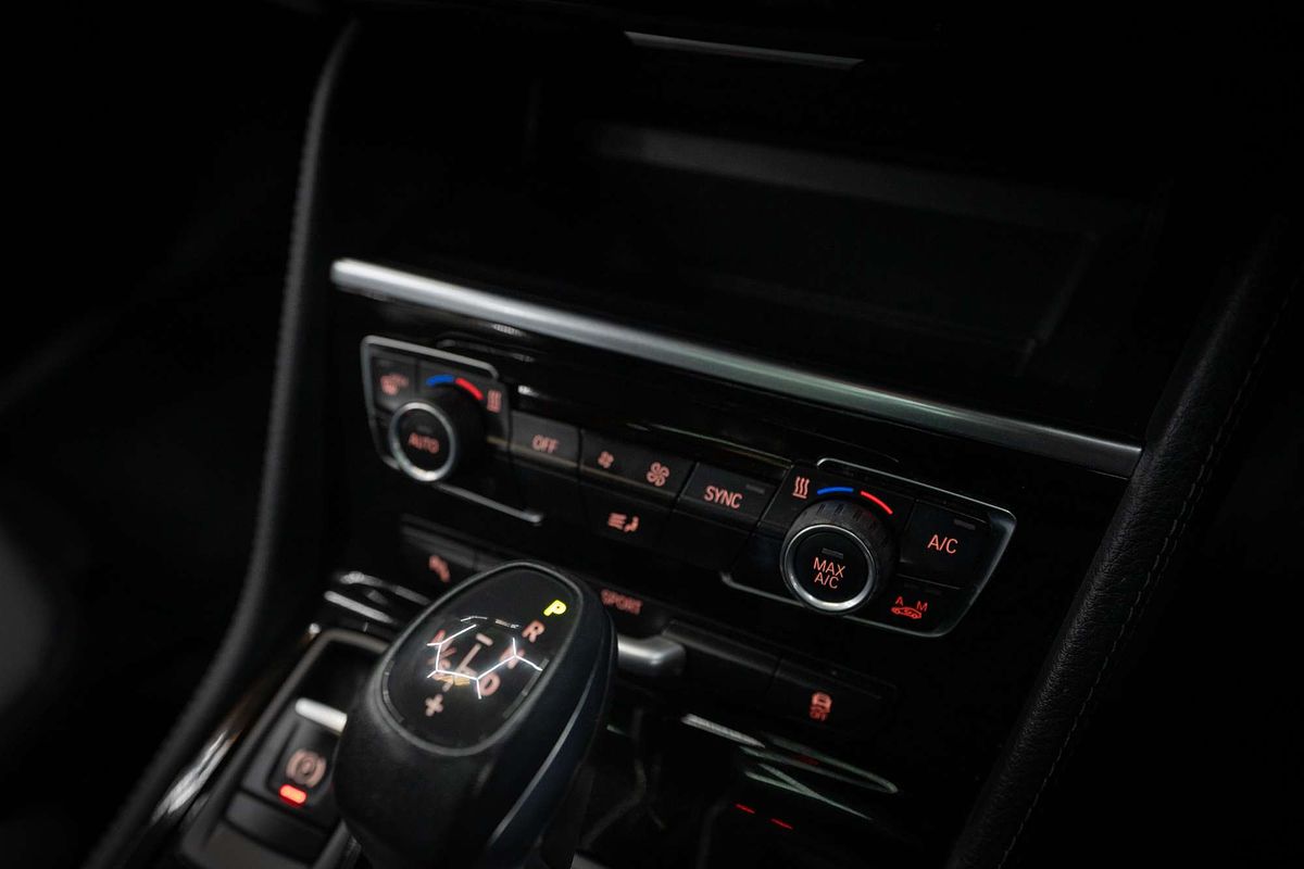 2015 BMW 2 Series 218d Sport Line F45