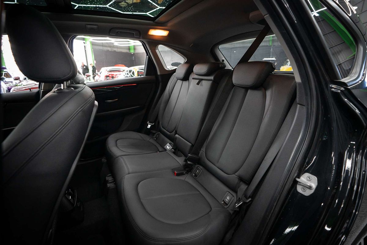 2015 BMW 2 Series 218d Sport Line F45