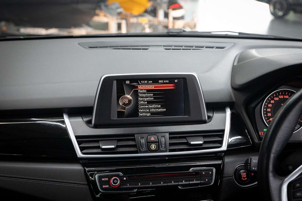 2015 BMW 2 Series 218d Sport Line F45