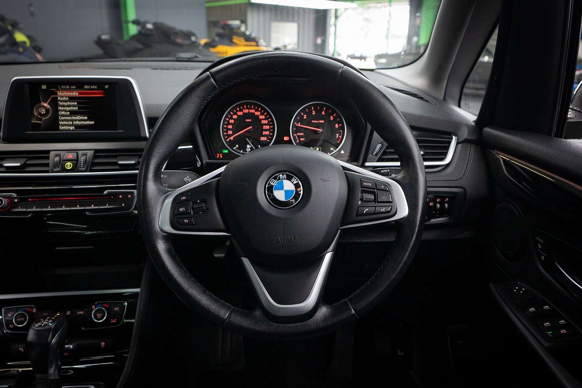 2015 BMW 2 Series 218d Sport Line F45