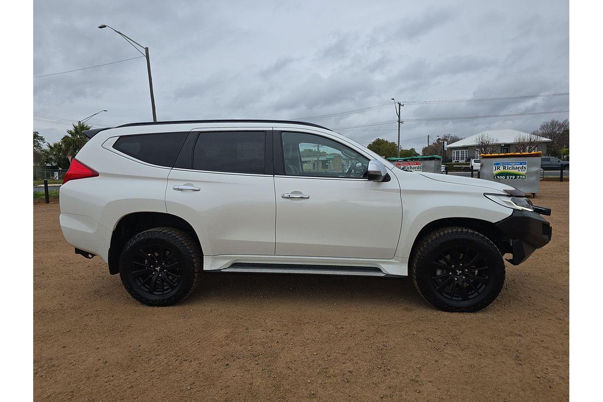 2018 Mitsubishi Pajero Sport Black Edition QE