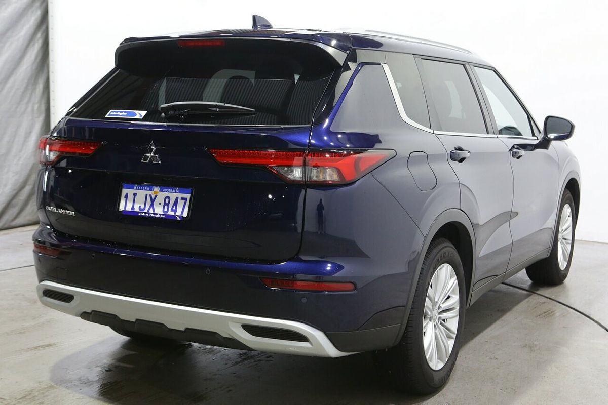 2024 Mitsubishi Outlander LS ZM