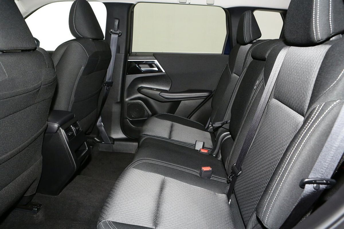 2024 Mitsubishi Outlander LS ZM
