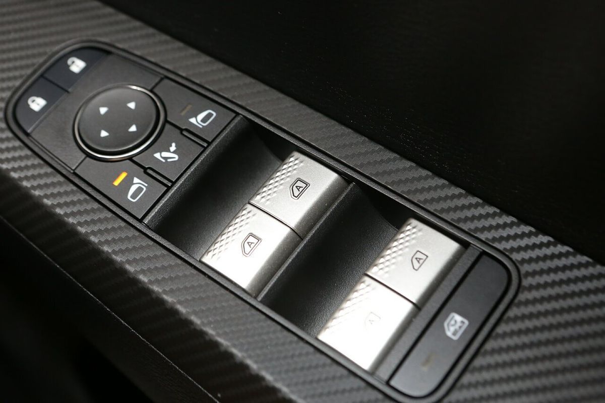 2024 Mitsubishi Outlander LS ZM