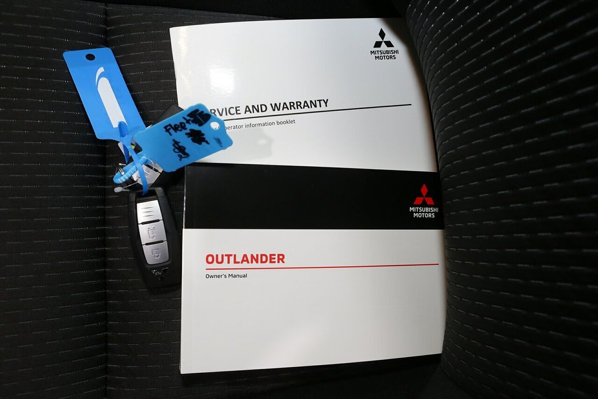 2024 Mitsubishi Outlander LS ZM