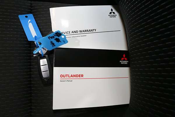2024 Mitsubishi Outlander LS ZM