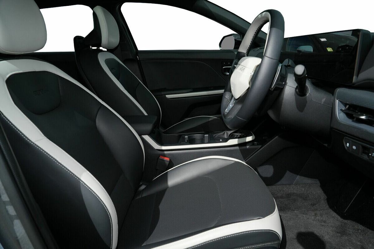 2025 Kia K4 GT-Line CL4m