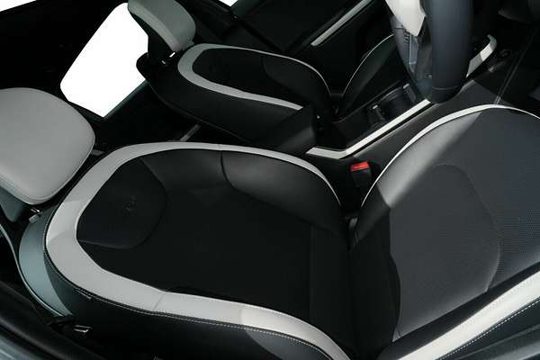 2025 Kia K4 GT-Line CL4m