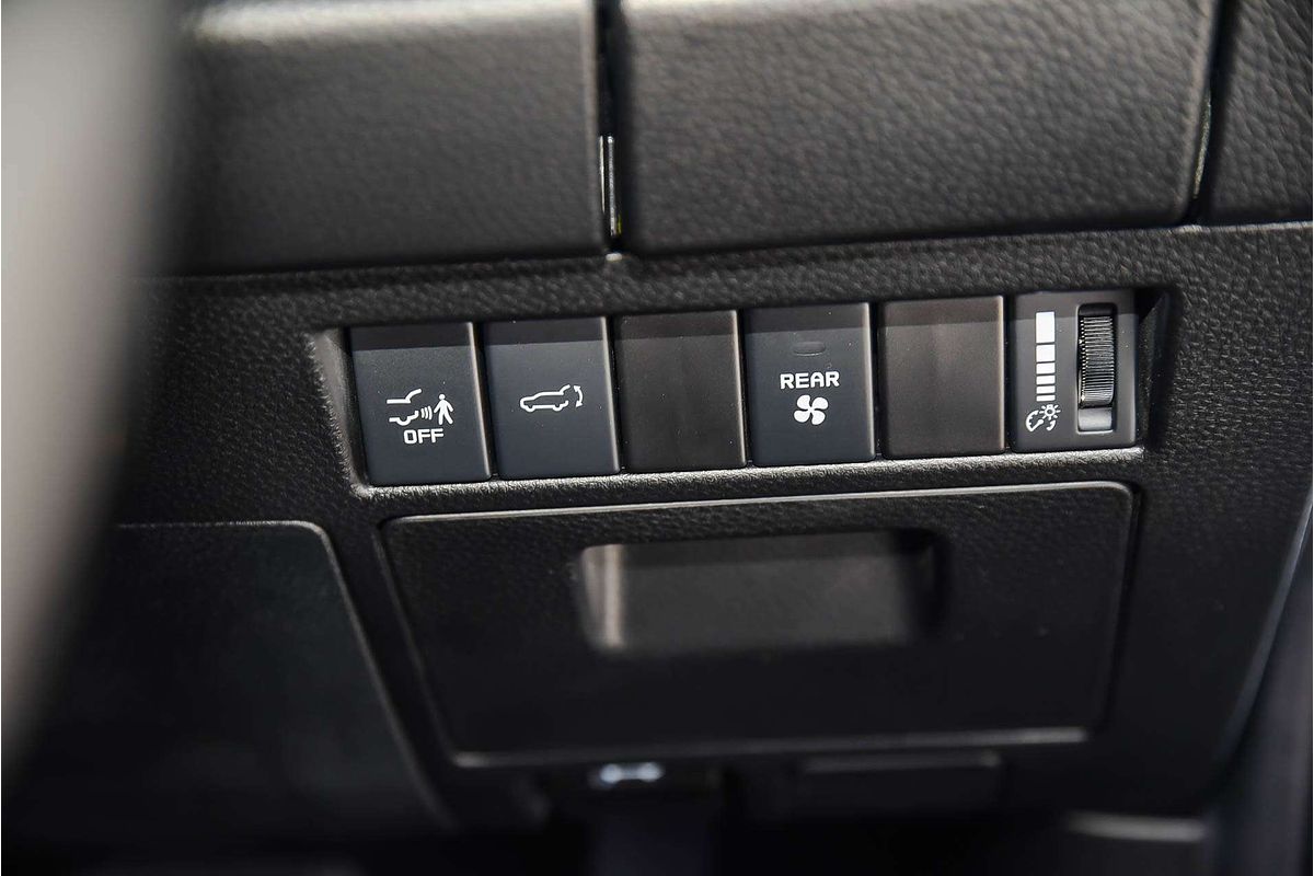 2025 Isuzu MU-X X-TERRAIN