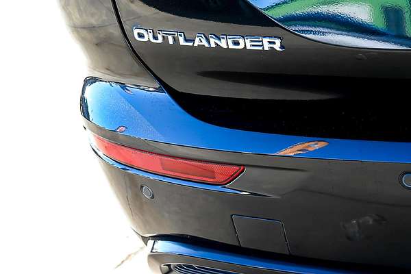 2023 Mitsubishi Outlander Black Edition ZM
