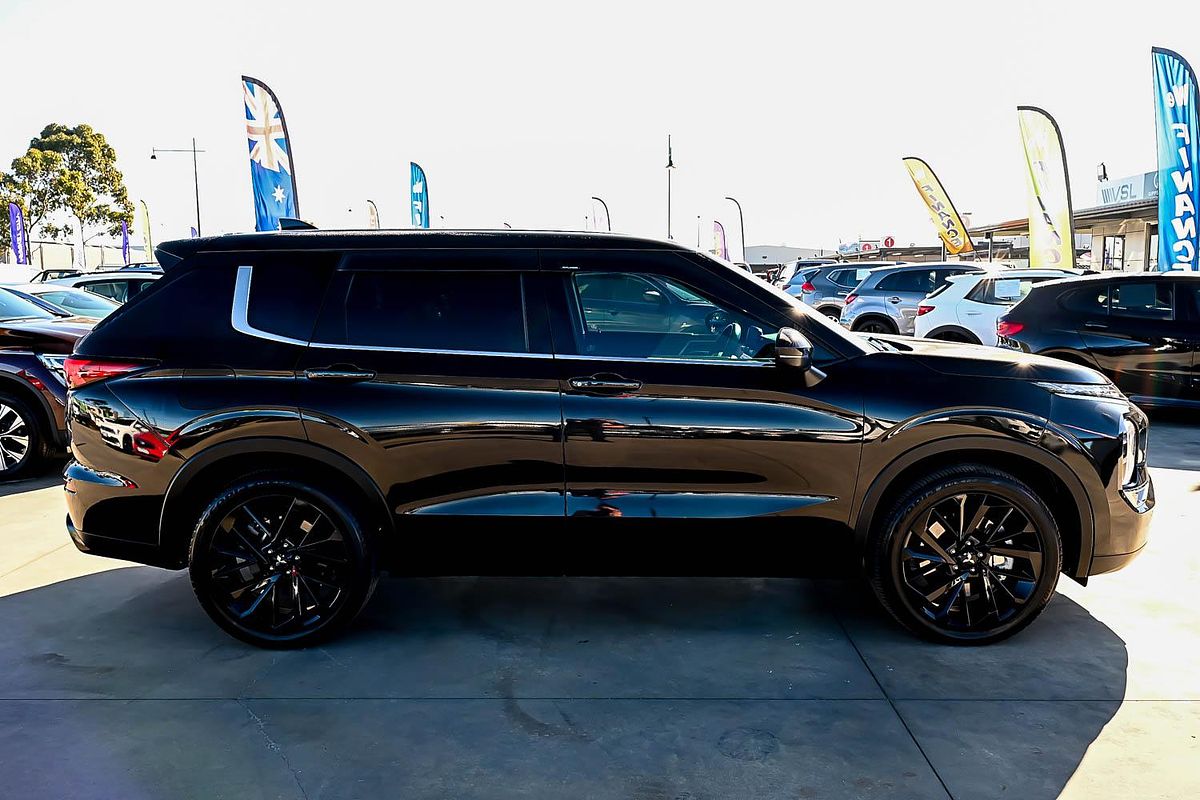 2023 Mitsubishi Outlander Black Edition ZM