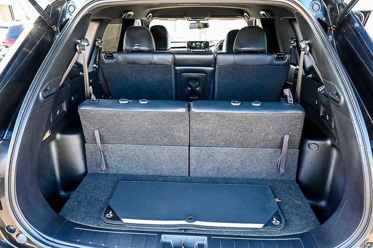 2023 Mitsubishi Outlander Black Edition ZM