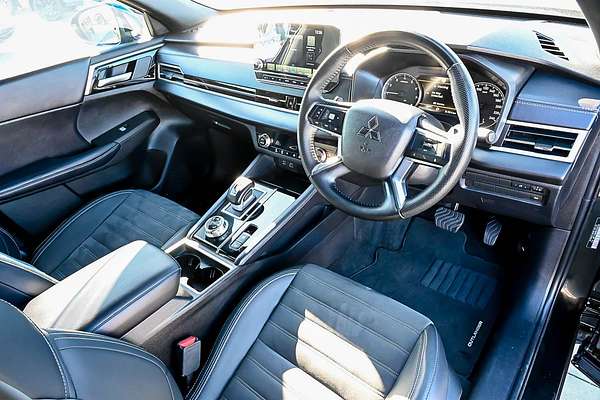 2023 Mitsubishi Outlander Black Edition ZM