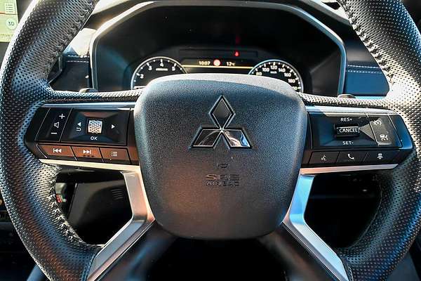 2023 Mitsubishi Outlander Black Edition ZM
