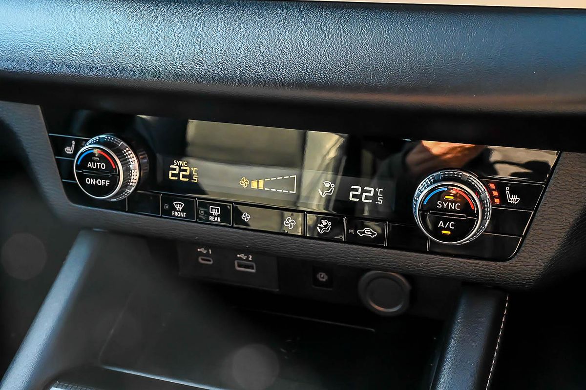 2023 Mitsubishi Outlander Black Edition ZM
