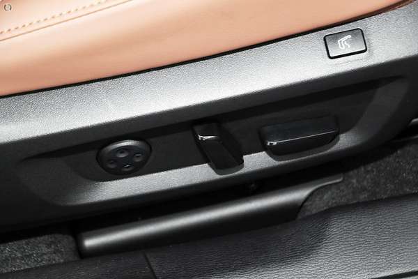 2025 Mitsubishi Outlander Exceed Tourer ZM