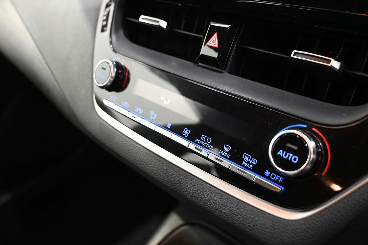 2018 Toyota Corolla ASCENT SPORT HYBRID ZWE211R