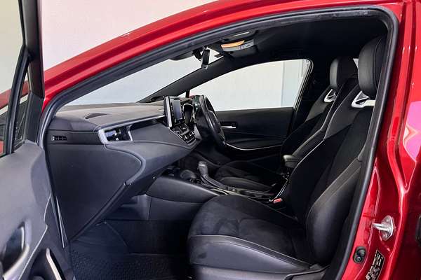 2018 Toyota Corolla ZR Hybrid ZWE211R