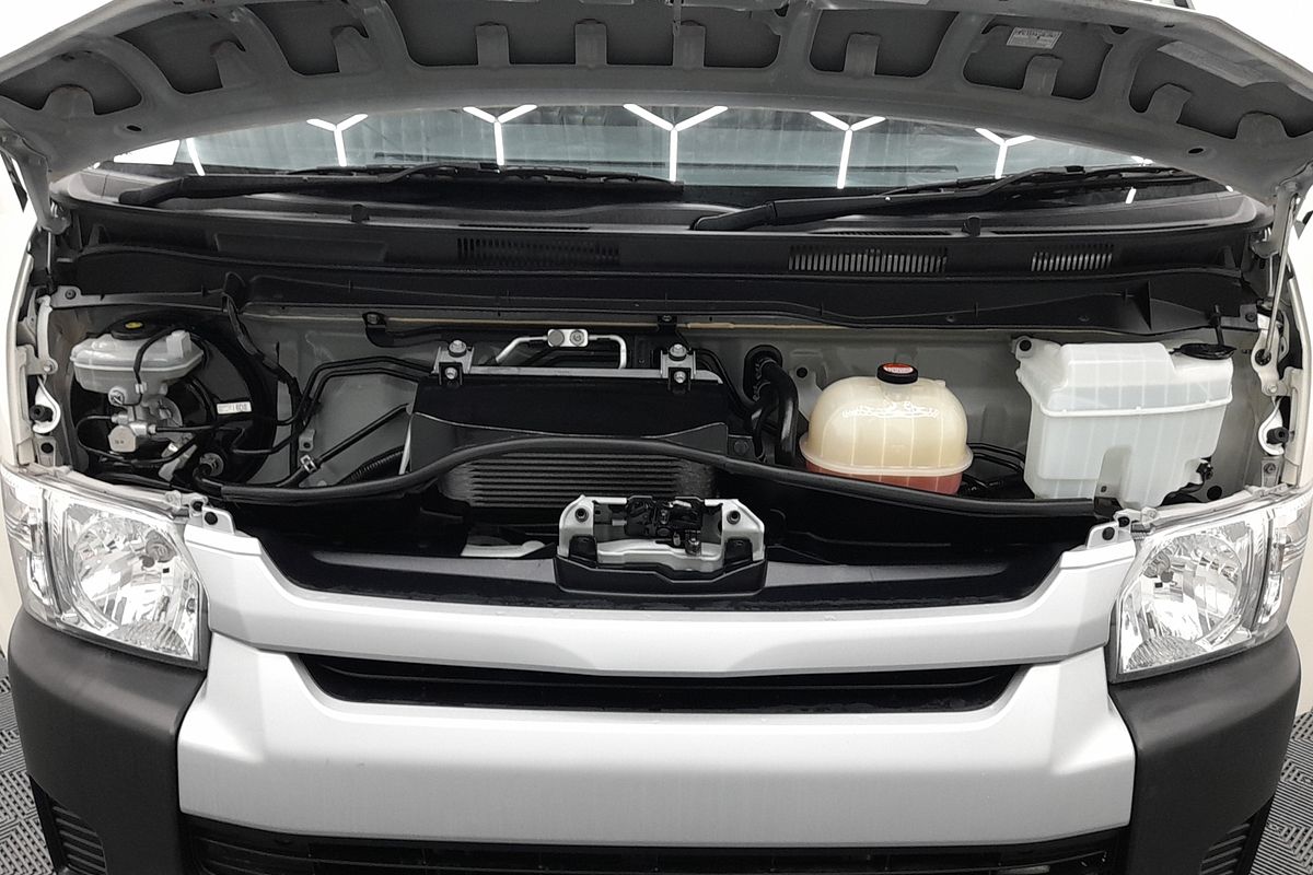 2015 Toyota Hiace Commuter KDH223R ELWB